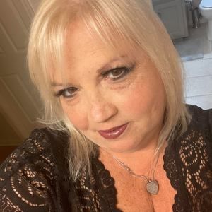 Meet your Posher, Elaine